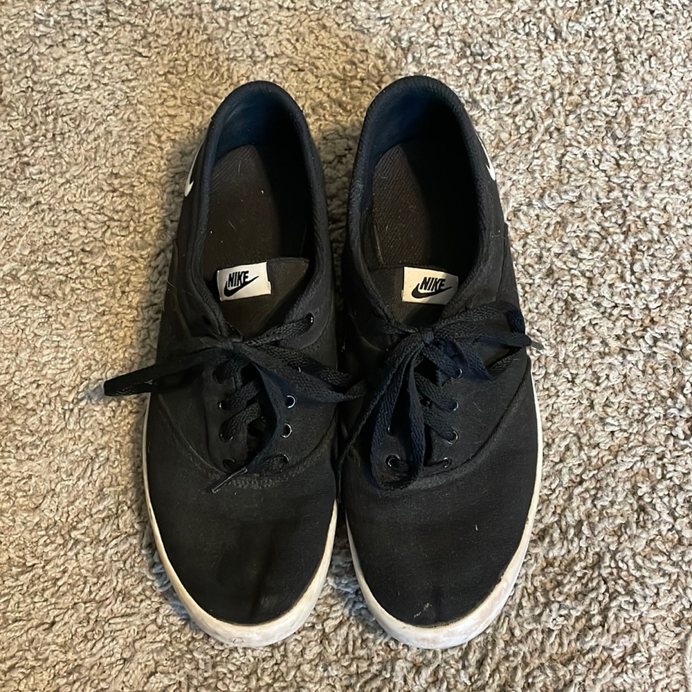 Nike tennis shoes